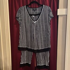 Vera Wang Black & White Striped Short Sleeve Pajama Set size L